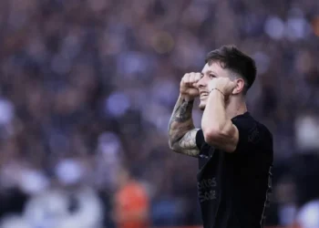 Garro se derrete pela torcida do Corinthians: “Muito especial”