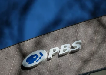 Televisão pública processa Administração Trump por corte de verbas