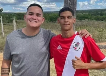 Ex-empresário volta a alfinetar Luva de Pedreiro: “Sou eu quem recebe”