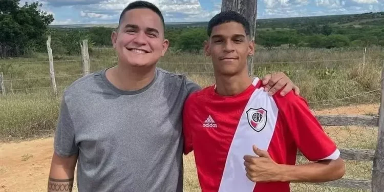 Ex-empresário volta a alfinetar Luva de Pedreiro: “Sou eu quem recebe”