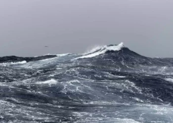 Desenvolvida boia que dessaliniza água do oceano com a energia das ondas
