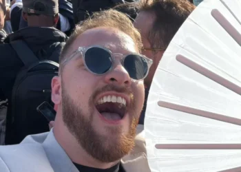 Dono do ‘leque do conclave’: ‘por que Jesus não olharia para os gays?’