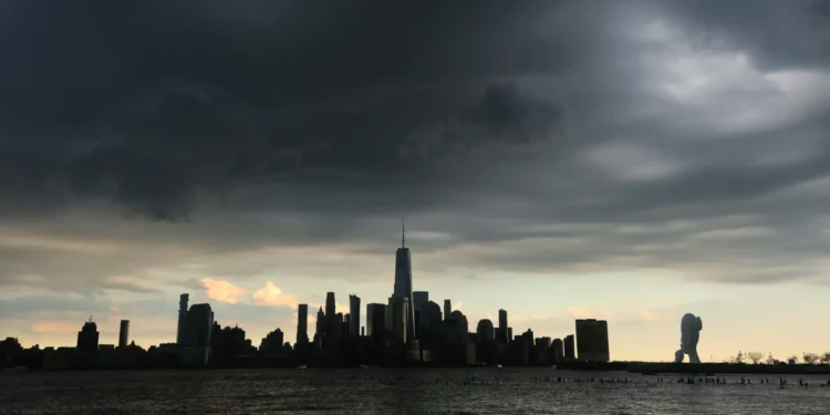 Explosão em barco no rio Hudson em Nova Iorque faz 1 morto e 2 feridos