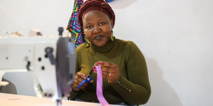 Marcelina é licenciada, mas sobrevive a vender molina nas ruas de Maputo