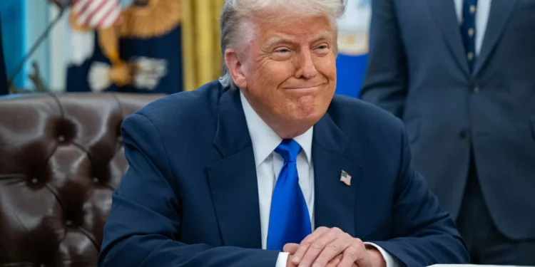 Trump saúda “notícia monumental” de libertação de refém israelo-americano