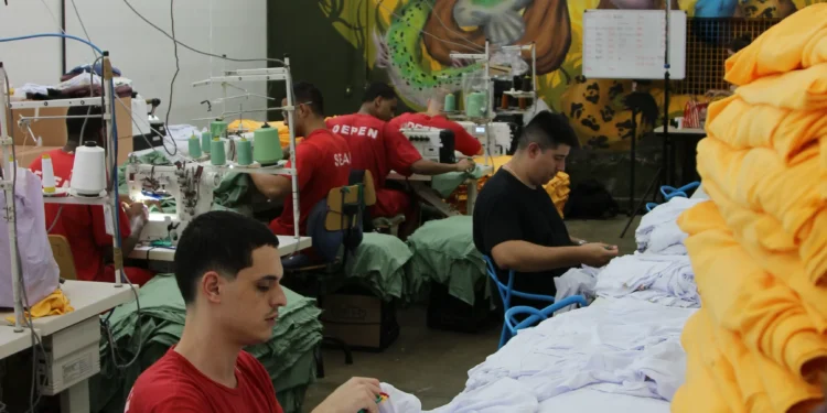 O que uma marca de moda de Minas Gerais tem a ver com o papa Francisco?