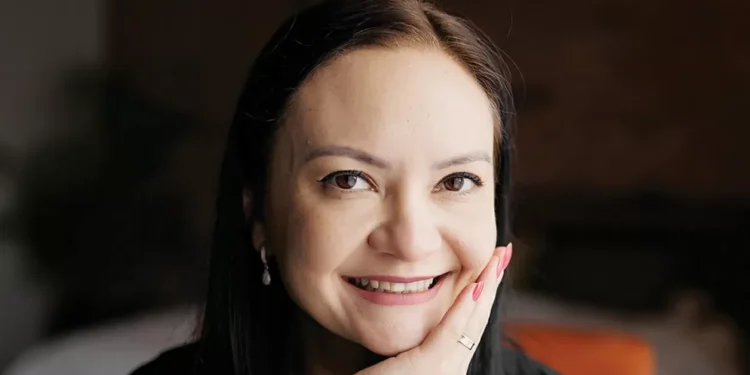 ‘A solidão é inevitável’, diz Ana Suy, a psicanalista mais pop das redes