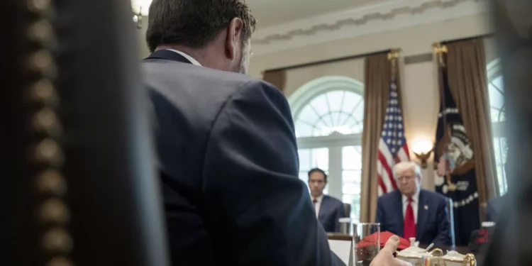 Parlamento dos EUA rejeita resolução para bloquear tarifas de Trump