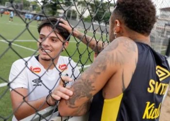 Neymar é ovacionado por jogadores em partida do sub-20; veja vídeo