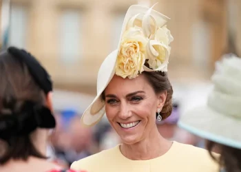 Rumo ao trono? Kate Middleton surpreende em looks fora da ‘armadura’
