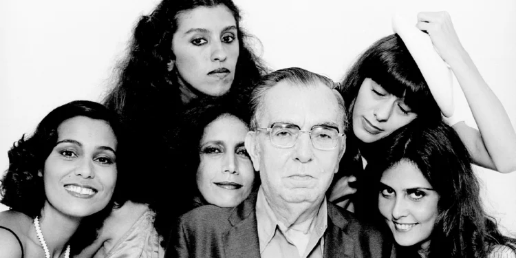 O fotógrafo das estrelas ganha homenagem em livro com imagens raras