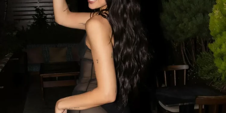 Corpo em evidência: como se inspirar nos vestidos transparentes de Dua Lipa?