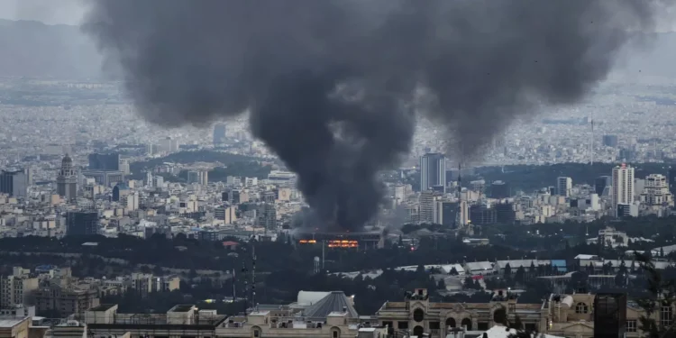 Irão reabriu hoje parcialmente o seu espaço aéreo (com exceção em Teerão)