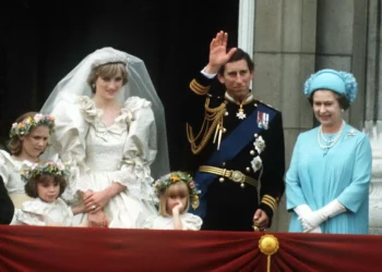 Leilão inédito de itens da Princesa Diana movimenta US$ 300 mil por vestido