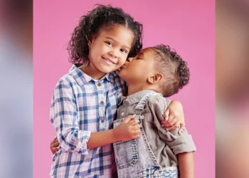 Laços entre irmãos são decisivos em todas as etapas da vida, apontam novas pesquisas