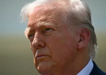 Cem democratas ajudam a bloquear tentativa de ‘impeachment’ contra Trump