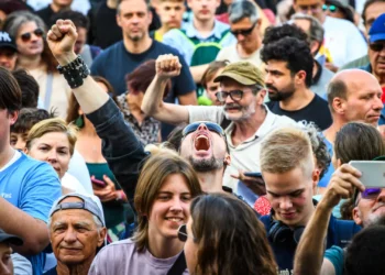 Milhares nas ruas em Budapeste em nome da resistência ao governo de Orbán