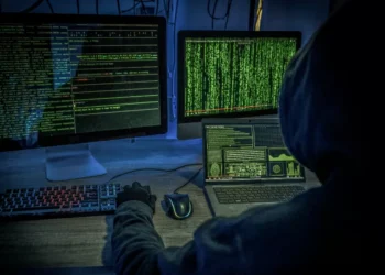 Violação de dados expõe senhas de Apple, Google e Facebook e outras empresas