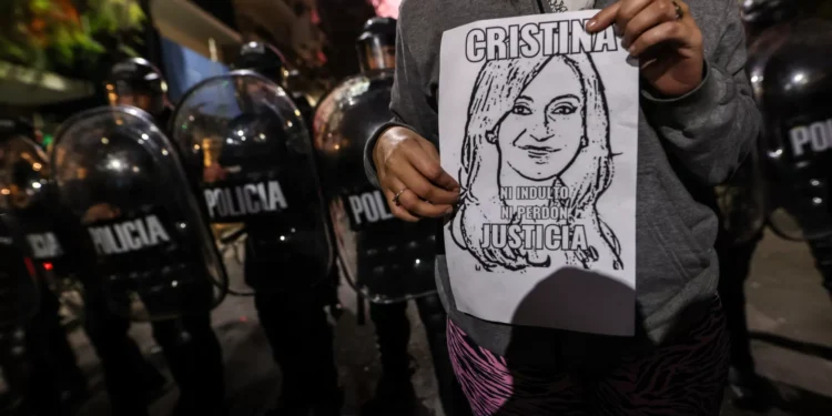 Supremo da Argentina confirma condenação da ex-Presidente Cristina Kirchner