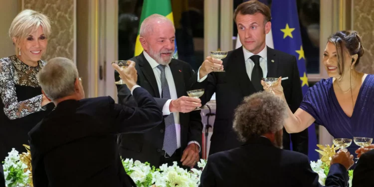 Macron e Lula adotam mais de uma dezena de acordos de cooperação