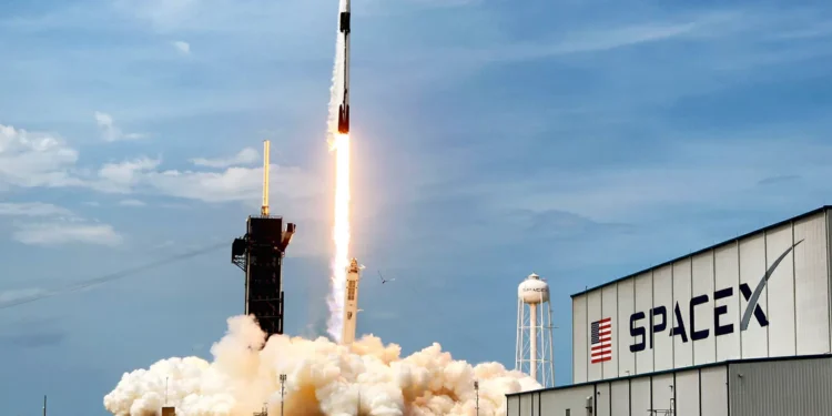 Satélites da Starlink emitem sinais que ameaçam telescópios na Terra