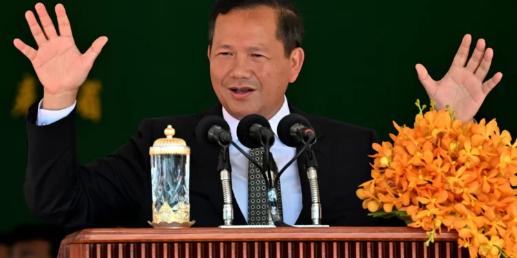 Camboja suspende importação de combustível da Tailândia devido a conflito