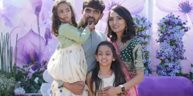 Meninas ficam órfãs após acidente na Índia. Mãe tinha morrido há 18 dias