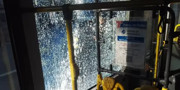 Preso funcionário público suspeito de apedrejar 16 ônibus em SP
