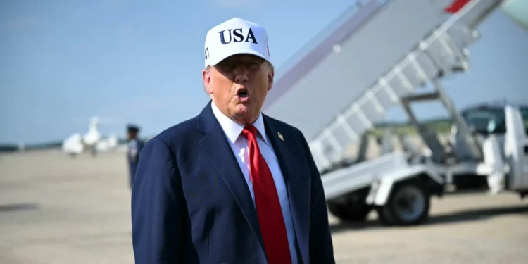 Trump assina pacote legislativo que visa legitimar indústria das criptomoedas