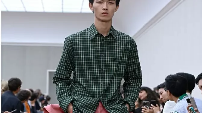 Provocativa, mas sutil: como foi a estreia de Jonathan Anderson à frente da Dior Homme?