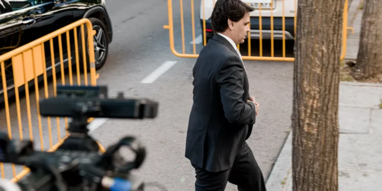 Justiça pede prisão para companheiro da líder da Comunidade de Madrid