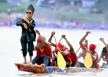 O que significa ‘aura farming’ de menino dançando em barco na Indonésia?