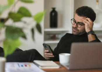 Equilíbrio dá trabalho: estudo confirma que, no pós-pandemia, o expediente foi esticado