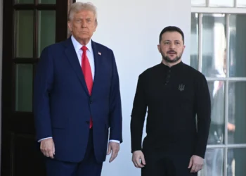 Diplomacia, estilo e luto: qual a mensagem do terno preto de Zelensky?