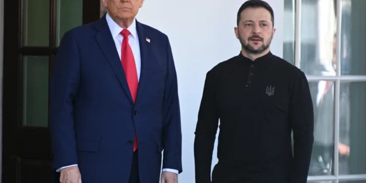 Diplomacia, estilo e luto: qual a mensagem do terno preto de Zelensky?