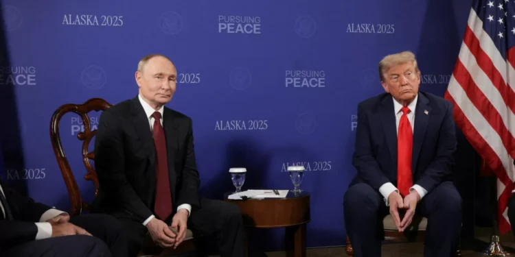 Terminou encontro entre Putin e Trump. Eis o (pouco) que se sabe
