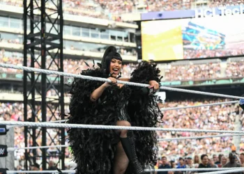 Tendência? A nova (e sombria) obsessão fashion de Cardi B.