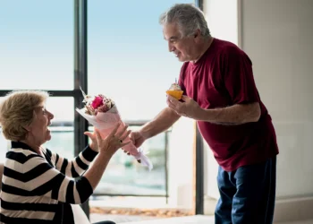 Amor não tem idade: o fenômeno do namoro e do casamento depois dos 60 anos