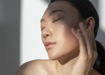 Sem bisturi e sem dor: a simples, mas poderosa combinação de tecnologias da Coreia do Sul para alisar a pele