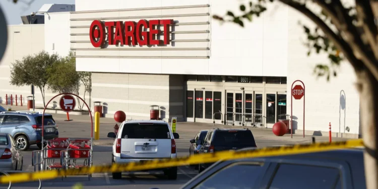 Menina de 4 anos, avô e funcionário são as vítimas de tiroteio no Texas