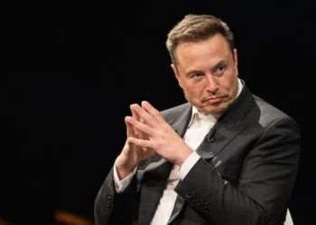 Elon Musk faz acusações contra Apple e aumenta rixa com ex-sócio