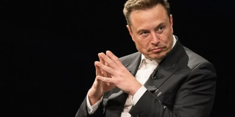 Elon Musk faz acusações contra Apple e aumenta rixa com ex-sócio