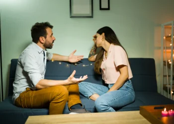 Como funciona a traição em relacionamentos abertos