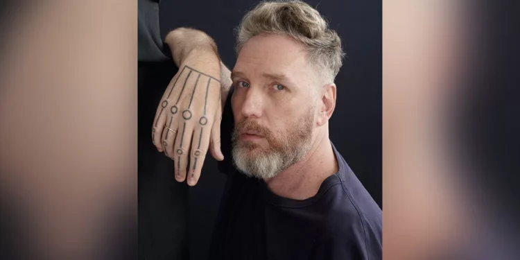 O que diz Alexandre Herchcovitch sobre indicações ao Emmy e Prêmio Jabuti?