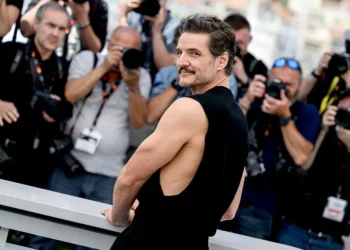 Shorts curtos e peito nu: por que a moda masculina ficou tão mais sexy?