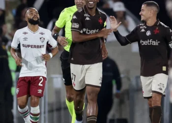 Rayan decide mais uma vez e Vasco derrota o Fluminense no Maracanã
