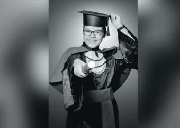 ‘Preciso de desafios’, diz jovem de 14 anos que já foi aprovada em catorze cursos superiores