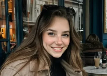 A atriz de IA que deixou Hollywood em pânico (com toda razão)