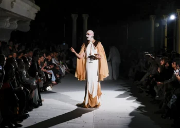 O ‘baile’ de sonho e mistério da Handred, que transformou o SPFW em balada