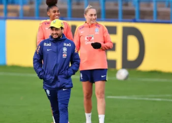 Arthur Elias espera equilíbrio em partida amistosa com Inglaterra